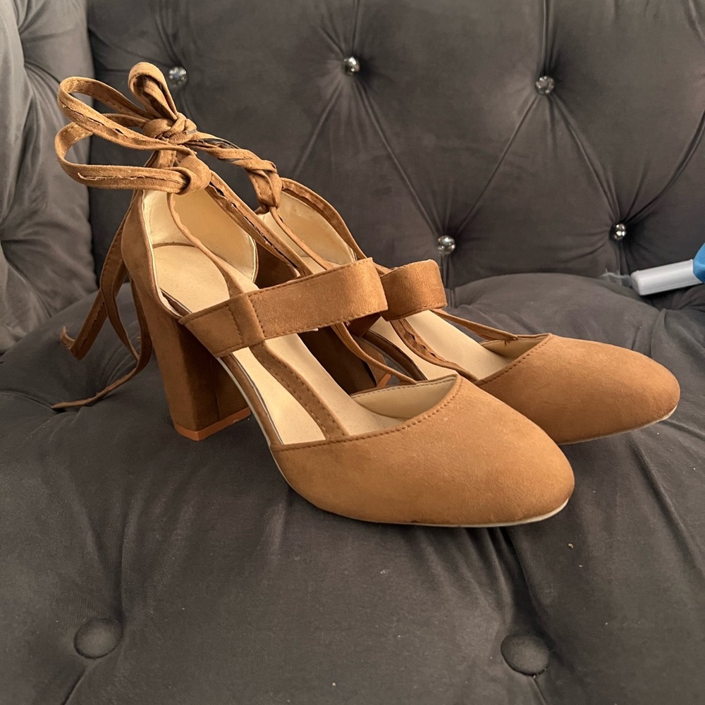 Great condition . Only worn 2 times .